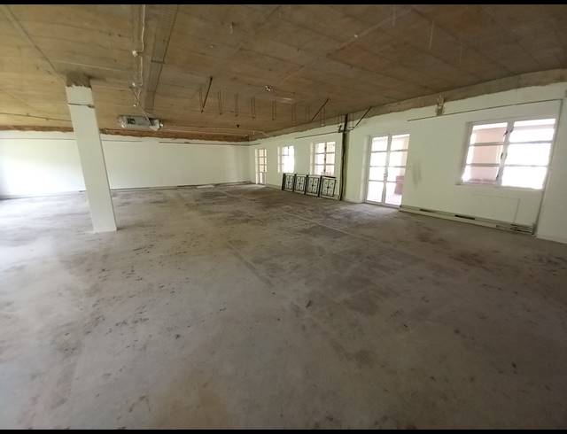 712M² OFFICE TO LET IN BRYANSTON